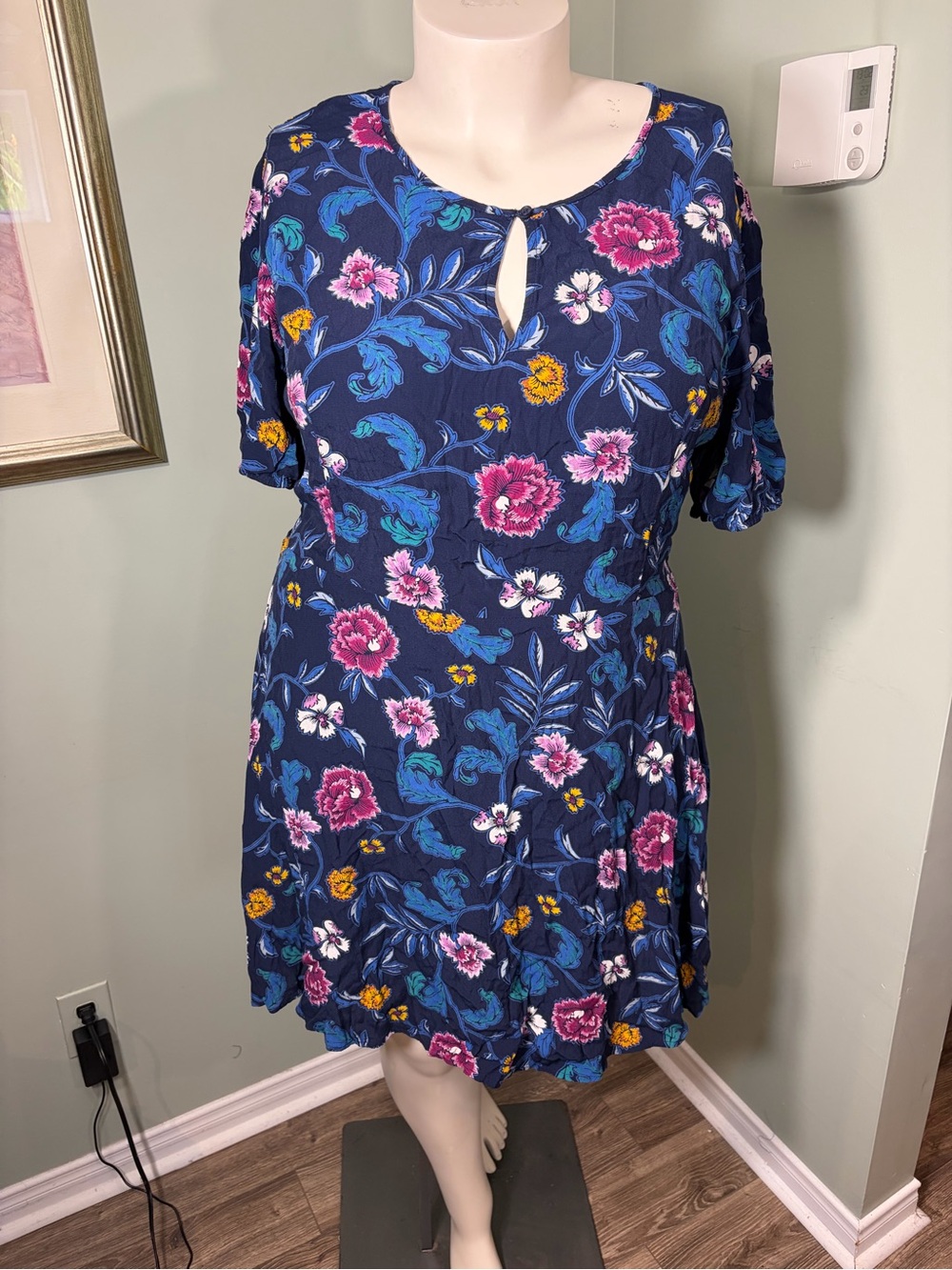 106. Old Navy - Navy Floral Keyhole Dress